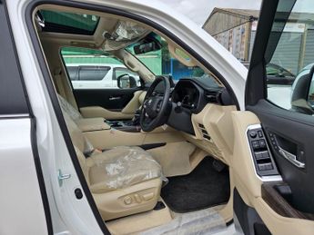 TOYOTA LAND CRUISER LC300 ZX V6 3.5cc Petrol DELIVERY MILEAGE ONLY 
