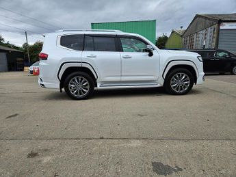 TOYOTA LAND CRUISER LC300 ZX V6 3.5cc Petrol DELIVERY MILEAGE ONLY 