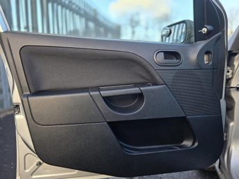 FORD FIESTA 1.6 Style 5dr Auto