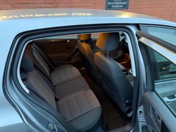 VOLKSWAGEN GOLF 2.0 TDi 140 SE 5dr DSG