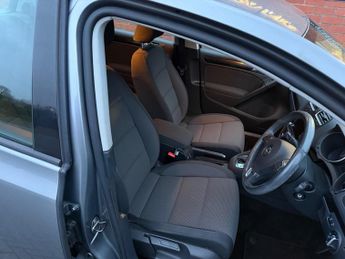 VOLKSWAGEN GOLF 2.0 TDi 140 SE 5dr DSG