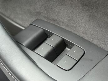 TESLA MODEL 3 Long Range AWD 4dr Auto ++ SUNROOF / LEATHER / NAV / CAMERA ++