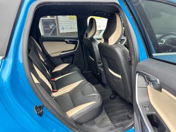 VOLVO XC60 D5 [215] R DESIGN 5dr AWD Geartronic