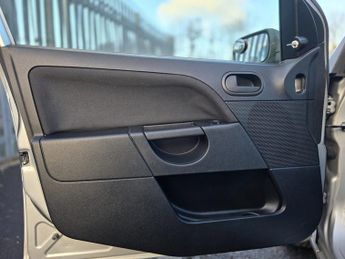 FORD FIESTA 1.6 Style Hatchback 5dr Petrol Automatic (176 g/km 99 bhp)