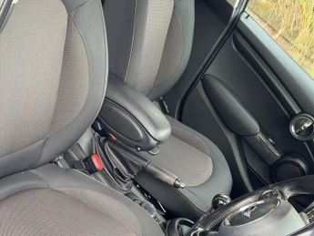MINI HATCH 1.5 Cooper D 5dr