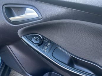 FORD FOCUS 1.0 125 EcoBoost Zetec 5dr