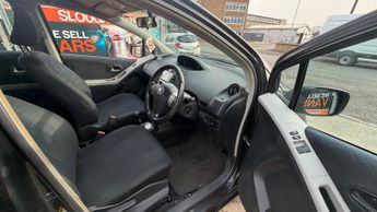 TOYOTA YARIS 1.3 VVT-i Zinc 5dr MMT