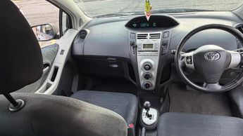 TOYOTA YARIS 1.3 VVT-i Zinc 5dr MMT
