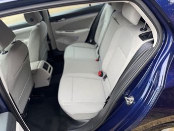 VOLKSWAGEN GOLF 1.5 eTSI 150 Life 5dr DSG