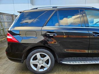 MERCEDES-BENZ M CLASS ML250 CDi BlueTEC AMG Sport 5dr Auto