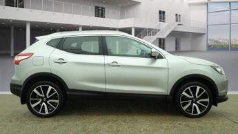 NISSAN QASHQAI 1.2 DiG-T Tekna 5dr Xtronic ++ PANROOF / NAV / CAMERA / 6 SERVIC