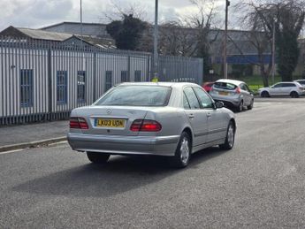 MERCEDES-BENZ E CLASS 2.2 E220 CDI Classic Saloon 4dr Diesel Automatic (184 g/km 125 b