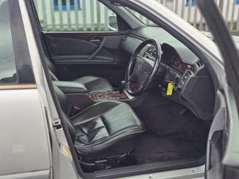 MERCEDES-BENZ E CLASS 2.2 E220 CDI Classic Saloon 4dr Diesel Automatic (184 g/km 125 b