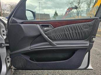 MERCEDES-BENZ E CLASS 2.2 E220 CDI Classic Saloon 4dr Diesel Automatic (184 g/km 125 b