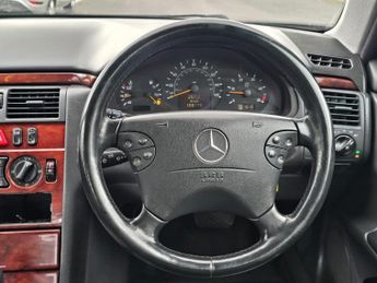 MERCEDES-BENZ E CLASS 2.2 E220 CDI Classic Saloon 4dr Diesel Automatic (184 g/km 125 b