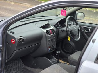 VAUXHALL CORSA 1.4i 16v Design Hatchback 5dr Petrol Automatic (a/c) (180 g/km 8