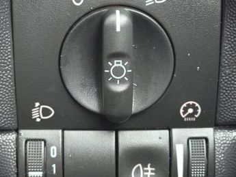 VAUXHALL CORSA 1.4i 16v Design Hatchback 5dr Petrol Automatic (a/c) (180 g/km 8