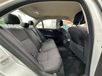 MERCEDES-BENZ C CLASS C180K BlueEFFICIENCY SE 4dr Auto