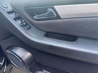 MERCEDES-BENZ A-CLASS A160 Avantgarde SE 5dr CVT Auto