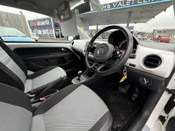 VOLKSWAGEN UP! 1.0 HIGH UP! AUTOMATIC