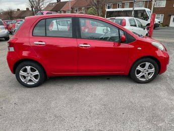 TOYOTA YARIS 1.33 VVT-i TR 5dr [6]