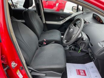 TOYOTA YARIS 1.33 VVT-i TR 5dr [6]