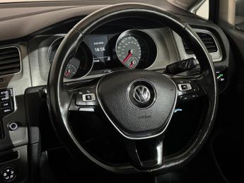 VOLKSWAGEN GOLF 1.6 TDI 105 SE 5dr