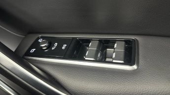 JAGUAR F-PACE 2.0 D200 MHEV R-Dynamic SE Black 90th Anniversary Edition SUV 5d