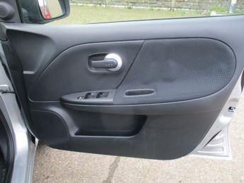 NISSAN NOTE 1.6 Tekna 5dr Auto