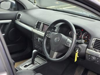 VAUXHALL SIGNUM 2.2i Direct Design 5dr Auto