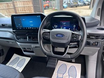 FORD TOURNEO CUSTOM 2.0 320 EcoBlue Titanium Luxe Minibus Double Cab 5dr Diesel Auto