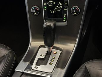 VOLVO XC60 D5 [215] R DESIGN 5dr AWD Geartronic