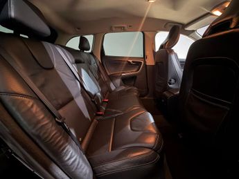 VOLVO XC60 D5 [215] R DESIGN 5dr AWD Geartronic