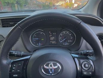 TOYOTA YARIS 1.5 Hybrid Icon Tech 5dr CVT