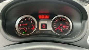 RENAULT CLIO 1.2 TCE Dynamique TomTom 5dr