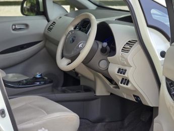 NISSAN LEAF 24kWh Hatchback 5dr Electric Auto (107 bhp)
