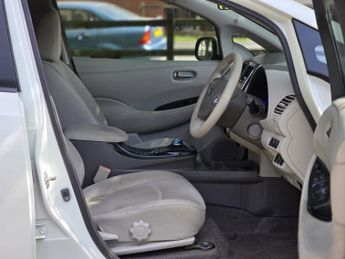 NISSAN LEAF 24kWh Hatchback 5dr Electric Auto (107 bhp)