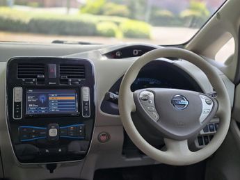 NISSAN LEAF 24kWh Hatchback 5dr Electric Auto (107 bhp)