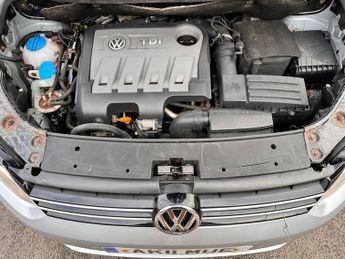 VOLKSWAGEN TOURAN 2.0 TDI SE 5dr DSG