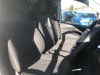 MERCEDES-BENZ VITO 85kW 66kWh Progressive Van Auto