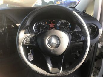 MERCEDES-BENZ VITO 85kW 66kWh Progressive Van Auto