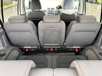 VOLKSWAGEN TOURAN 2.0 TDI SE 5dr DSG