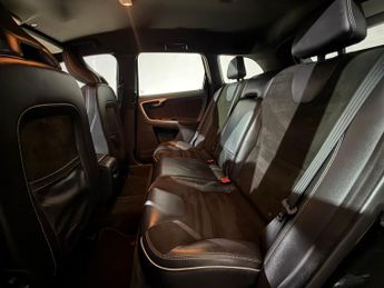 VOLVO XC60 D4 [190] R DESIGN Nav 5dr AWD Geartronic