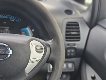 NISSAN LEAF 24kWh Visia+ Hatchback 5dr Electric Auto (107 bhp)