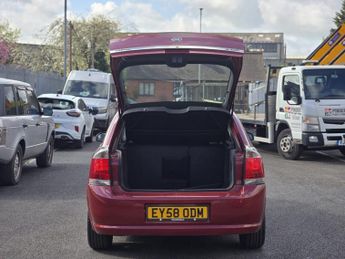 VAUXHALL VECTRA 1.9 CDTi 16v Design Hatchback 5dr Diesel Automatic (186 g/km 148
