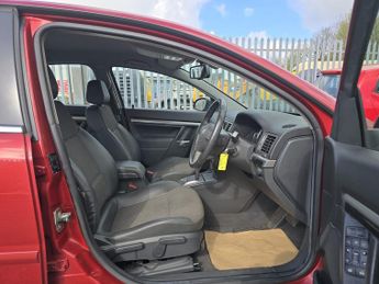 VAUXHALL VECTRA 1.9 CDTi 16v Design Hatchback 5dr Diesel Automatic (186 g/km 148