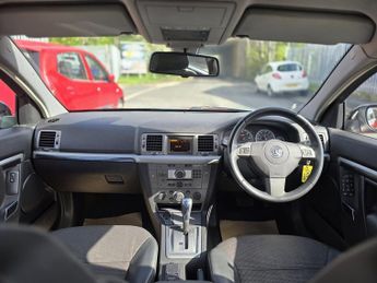 VAUXHALL VECTRA 1.9 CDTi 16v Design Hatchback 5dr Diesel Automatic (186 g/km 148