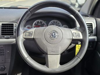 VAUXHALL VECTRA 1.9 CDTi 16v Design Hatchback 5dr Diesel Automatic (186 g/km 148