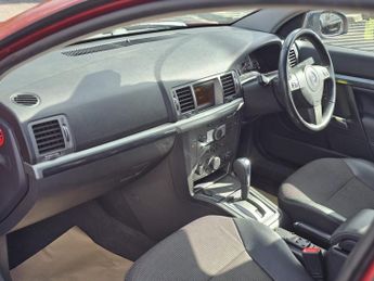 VAUXHALL VECTRA 1.9 CDTi 16v Design Hatchback 5dr Diesel Automatic (186 g/km 148