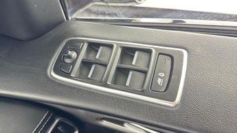 JAGUAR F-PACE 2.0 D180 Chequered Flag SUV 5dr Diesel Auto AWD Euro 6 (s/s) (18